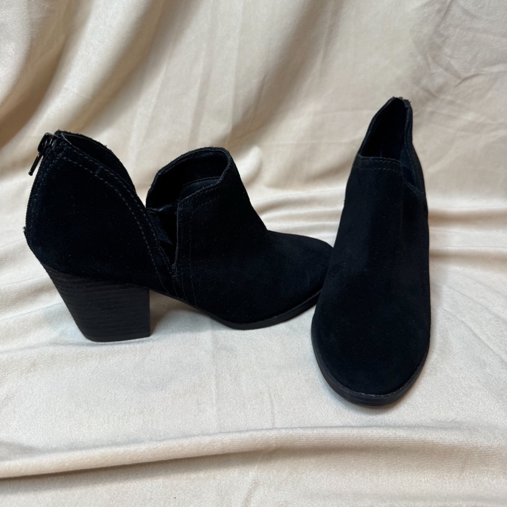 Carlos by Carlos Santana Black Ankle Booties Sleek Design